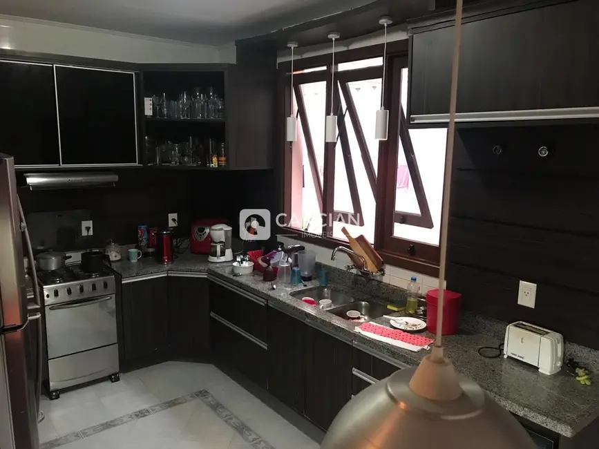 Casa com 4 quartos à venda, 345m2 em Camobi, Santa Maria - RS - imagem 5 Foto 5 de Casa com 4 quartos à venda, 345m2 em Camobi, Santa Maria - RS