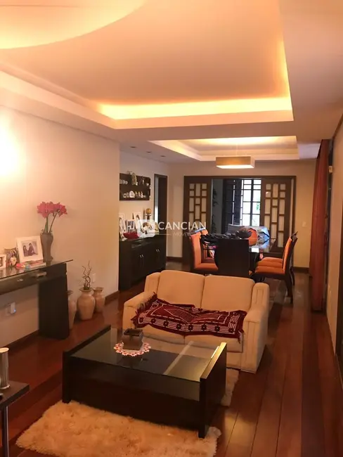 Foto 2 de Casa com 4 quartos à venda, 345m2 em Camobi, Santa Maria - RS