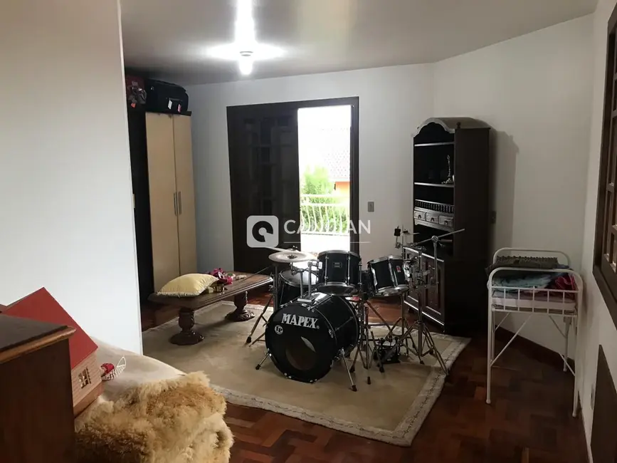 Casa com 4 quartos à venda, 345m2 em Camobi, Santa Maria - RS - imagem 8 Foto 8 de Casa com 4 quartos à venda, 345m2 em Camobi, Santa Maria - RS