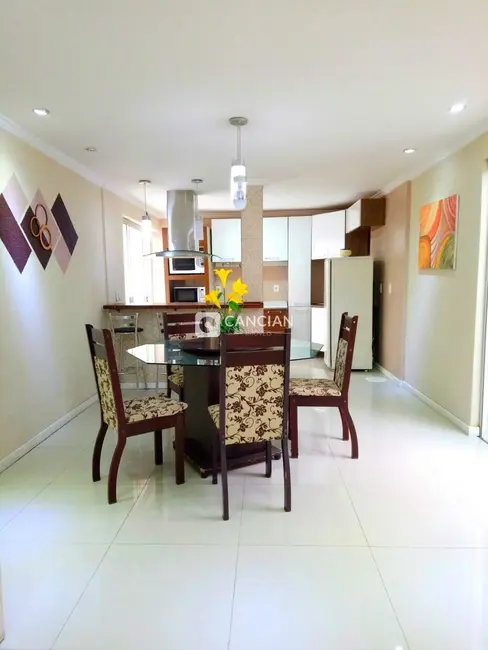 Casa com 3 quartos à venda, 160m2 em Urlândia, Santa Maria - RS - imagem 4 Foto 4 de Casa com 3 quartos à venda, 160m2 em Urlândia, Santa Maria - RS