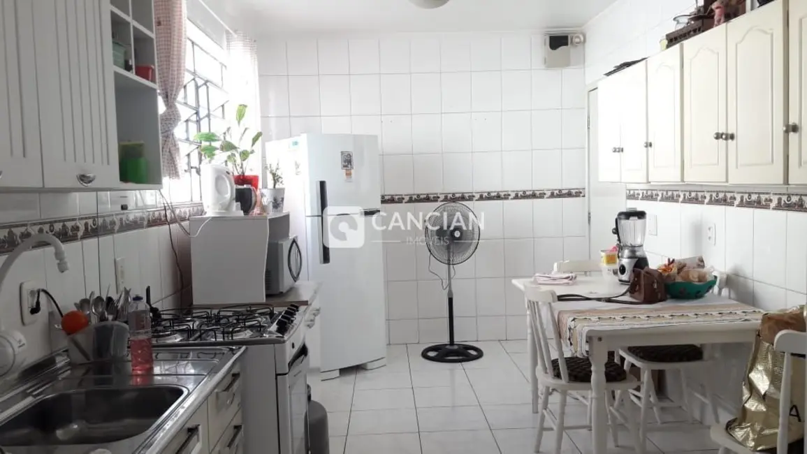 Foto 3 de Apartamento com 3 quartos à venda, 112m2 em Nossa Senhora de Lourdes, Santa Maria - RS