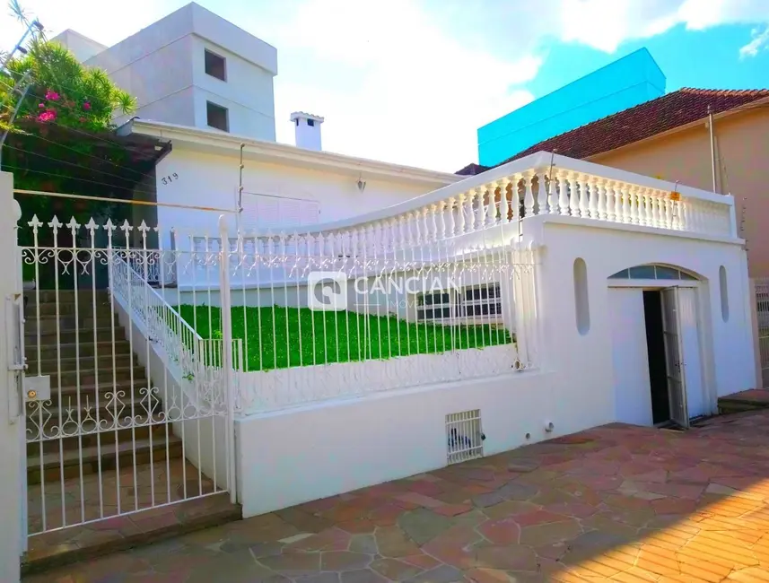 Foto 1 de Casa com 3 quartos à venda, 241m2 em Nossa Senhora do Rosário, Santa Maria - RS