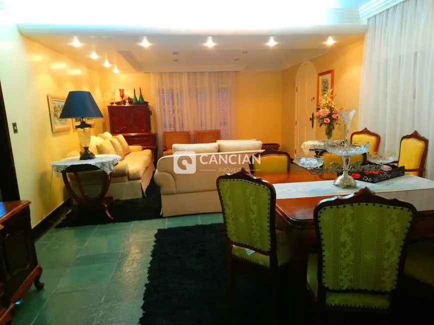 Casa com 3 quartos à venda, 241m2 em Nossa Senhora do Rosário, Santa Maria - RS - imagem 9 Foto 9 de Casa com 3 quartos à venda, 241m2 em Nossa Senhora do Rosário, Santa Maria - RS