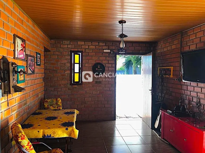 Foto 2 de Casa com 2 quartos à venda, 114m2 em Camobi, Santa Maria - RS