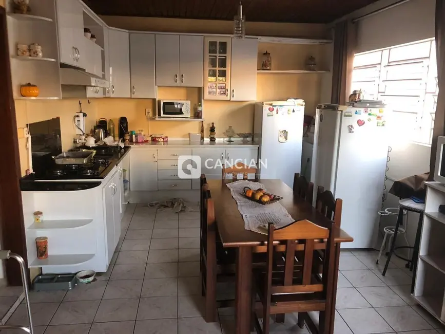 Casa com 5 quartos à venda, 320m2 em Nossa Senhora de Lourdes, Santa Maria - RS - imagem 3 Foto 3 de Casa com 5 quartos à venda, 320m2 em Nossa Senhora de Lourdes, Santa Maria - RS