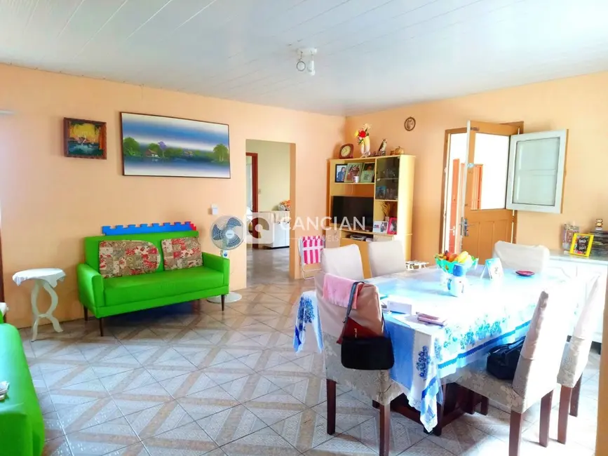 Casa com 3 quartos à venda, 370m2 em Nossa Senhora Medianeira, Santa Maria - RS - imagem 4 Foto 4 de Casa com 3 quartos à venda, 370m2 em Nossa Senhora Medianeira, Santa Maria - RS