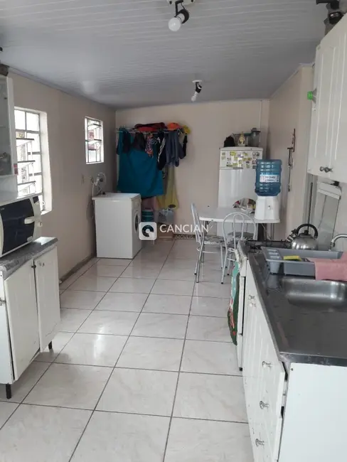 Casa com 3 quartos à venda, 166m2 em Juscelino Kubitschek, Santa Maria - RS - imagem 4 Foto 4 de Casa com 3 quartos à venda, 166m2 em Juscelino Kubitschek, Santa Maria - RS