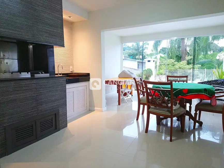 Foto 9 de Casa com 4 quartos à venda, 465m2 em Nossa Senhora do Perpétuo Socorro, Santa Maria - RS