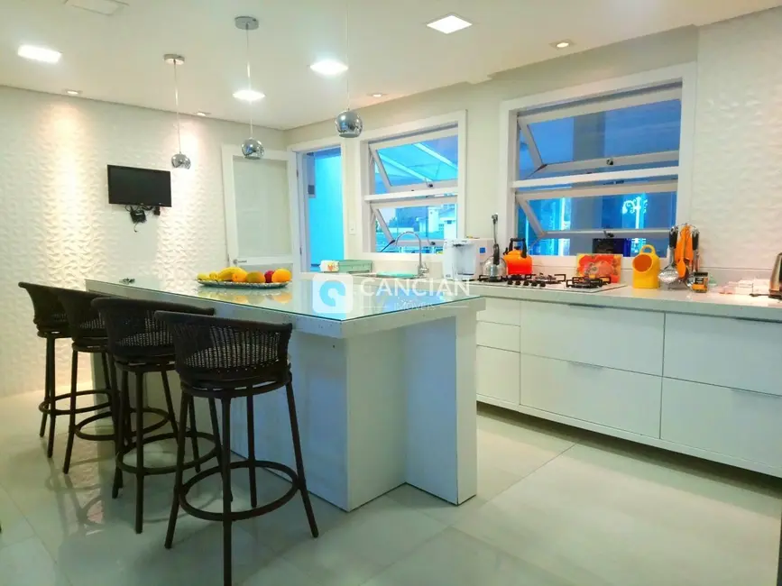 Foto 5 de Casa com 4 quartos à venda, 465m2 em Nossa Senhora do Perpétuo Socorro, Santa Maria - RS