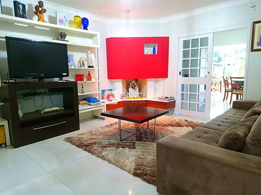 Foto 8 de Casa com 4 quartos à venda, 465m2 em Nossa Senhora do Perpétuo Socorro, Santa Maria - RS