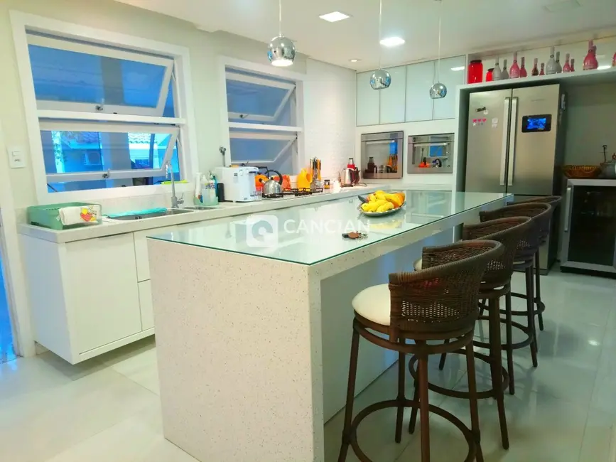 Foto 6 de Casa com 4 quartos à venda, 465m2 em Nossa Senhora do Perpétuo Socorro, Santa Maria - RS