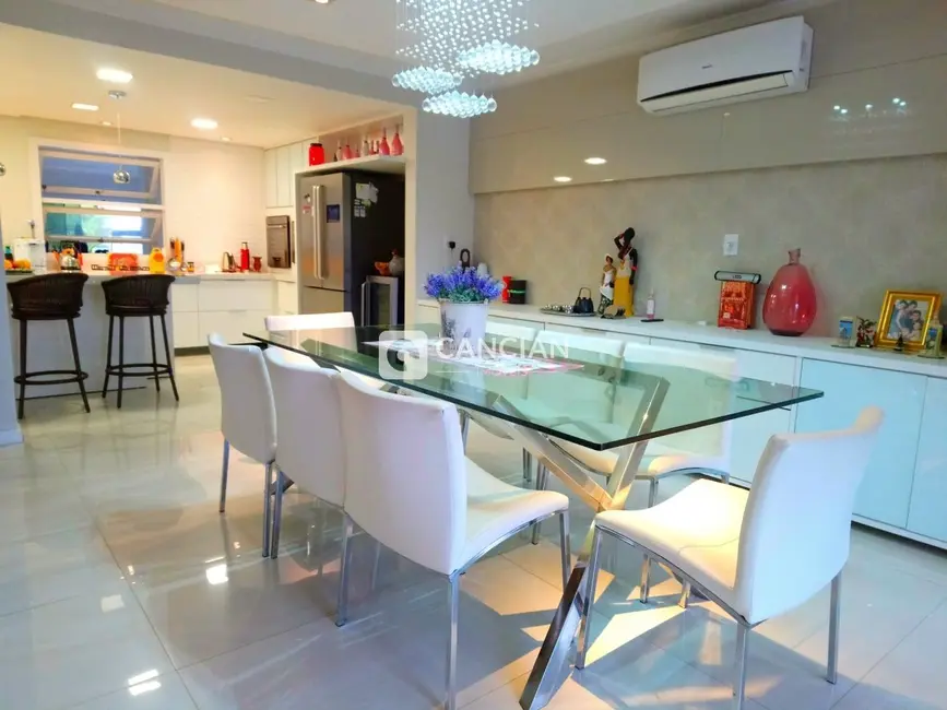 Foto 3 de Casa com 4 quartos à venda, 465m2 em Nossa Senhora do Perpétuo Socorro, Santa Maria - RS