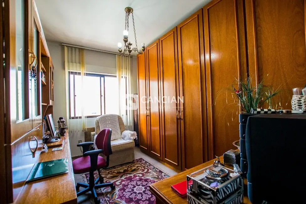 Apartamento com 3 quartos à venda, 140m2 em Centro, Santa Maria - RS - imagem 9 Foto 9 de Apartamento com 3 quartos à venda, 140m2 em Centro, Santa Maria - RS