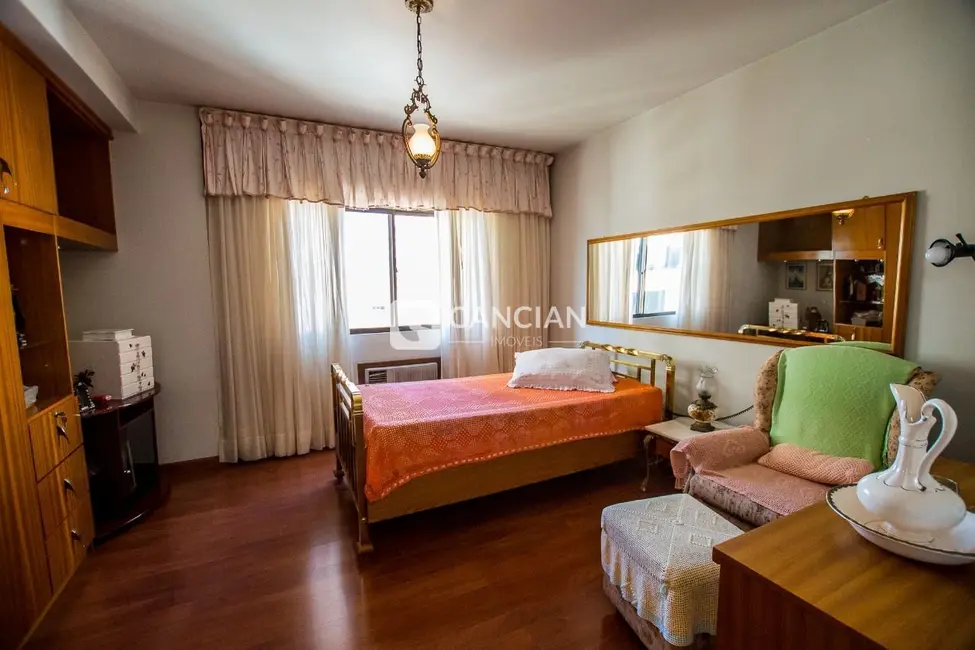 Apartamento com 3 quartos à venda, 140m2 em Centro, Santa Maria - RS - imagem 6 Foto 6 de Apartamento com 3 quartos à venda, 140m2 em Centro, Santa Maria - RS