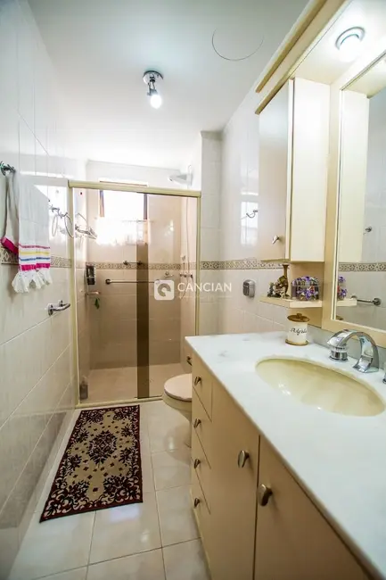 Apartamento com 3 quartos à venda, 140m2 em Centro, Santa Maria - RS - imagem 7 Foto 7 de Apartamento com 3 quartos à venda, 140m2 em Centro, Santa Maria - RS