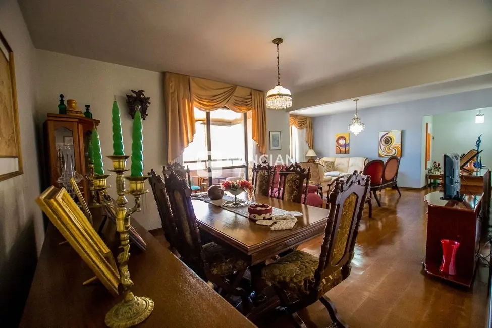 Apartamento com 3 quartos à venda, 140m2 em Centro, Santa Maria - RS - imagem 3 Foto 3 de Apartamento com 3 quartos à venda, 140m2 em Centro, Santa Maria - RS