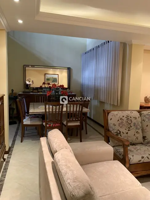 Casa com 4 quartos à venda, 380m2 em Nossa Senhora de Lourdes, Santa Maria - RS - imagem 5 Foto 5 de Casa com 4 quartos à venda, 380m2 em Nossa Senhora de Lourdes, Santa Maria - RS