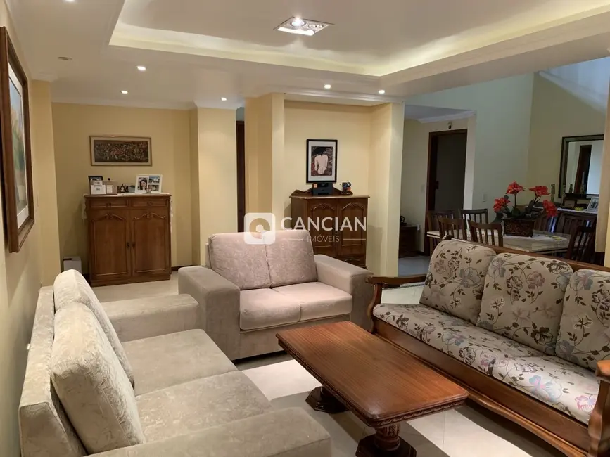 Casa com 4 quartos à venda, 380m2 em Nossa Senhora de Lourdes, Santa Maria - RS - imagem 4 Foto 4 de Casa com 4 quartos à venda, 380m2 em Nossa Senhora de Lourdes, Santa Maria - RS