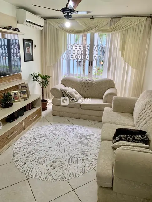 Foto 3 de Apartamento com 3 quartos à venda, 136m2 em Nonoai, Santa Maria - RS