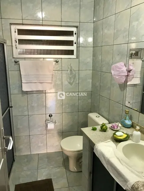 Casa com 4 quartos à venda, 187m2 em Itararé, Santa Maria - RS - imagem 6 Foto 6 de Casa com 4 quartos à venda, 187m2 em Itararé, Santa Maria - RS