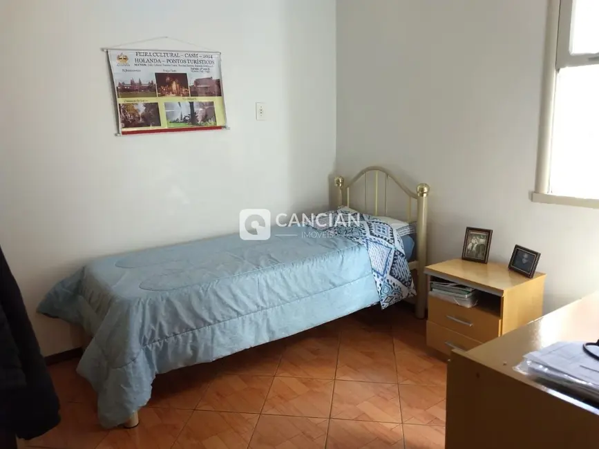 Casa com 6 quartos à venda, 215m2 em Centro, Santa Maria - RS - imagem 6 Foto 6 de Casa com 6 quartos à venda, 215m2 em Centro, Santa Maria - RS