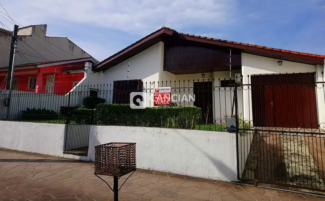 Foto 1 de Casa com 3 quartos à venda, 175m2 em Nossa Senhora de Lourdes, Santa Maria - RS