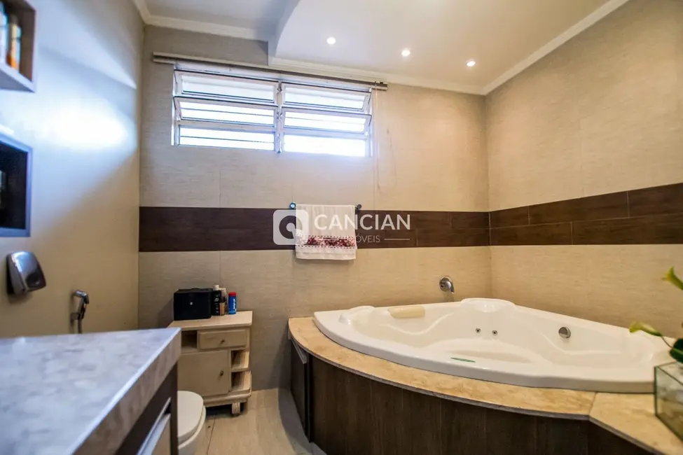 Casa com 4 quartos à venda, 398m2 em Nossa Senhora de Lourdes, Santa Maria - RS - imagem 9 Foto 9 de Casa com 4 quartos à venda, 398m2 em Nossa Senhora de Lourdes, Santa Maria - RS