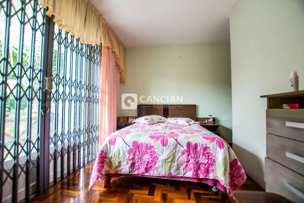 Casa com 4 quartos à venda, 398m2 em Nossa Senhora de Lourdes, Santa Maria - RS - imagem 7 Foto 7 de Casa com 4 quartos à venda, 398m2 em Nossa Senhora de Lourdes, Santa Maria - RS