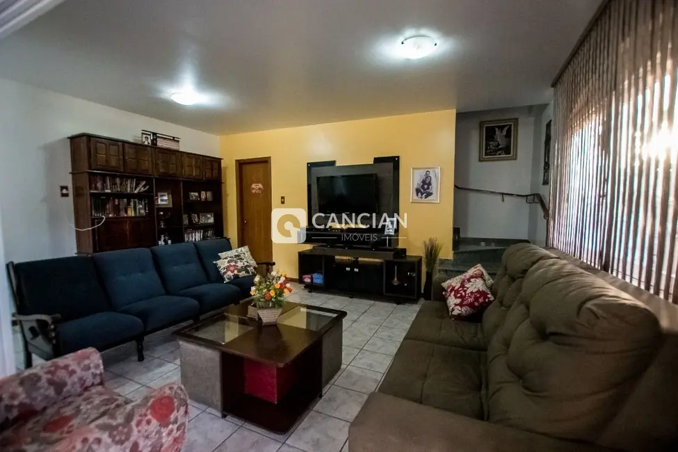 Casa com 3 quartos à venda, 300m2 em Nossa Senhora do Perpétuo Socorro, Santa Maria - RS - imagem 6 Foto 6 de Casa com 3 quartos à venda, 300m2 em Nossa Senhora do Perpétuo Socorro, Santa Maria - RS