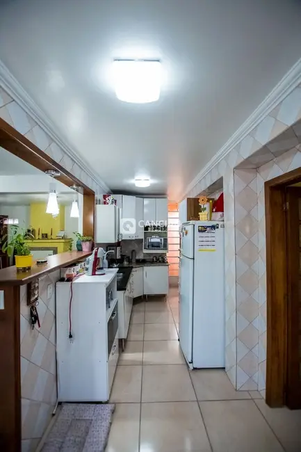 Casa com 3 quartos à venda, 300m2 em Nossa Senhora do Perpétuo Socorro, Santa Maria - RS - imagem 5 Foto 5 de Casa com 3 quartos à venda, 300m2 em Nossa Senhora do Perpétuo Socorro, Santa Maria - RS