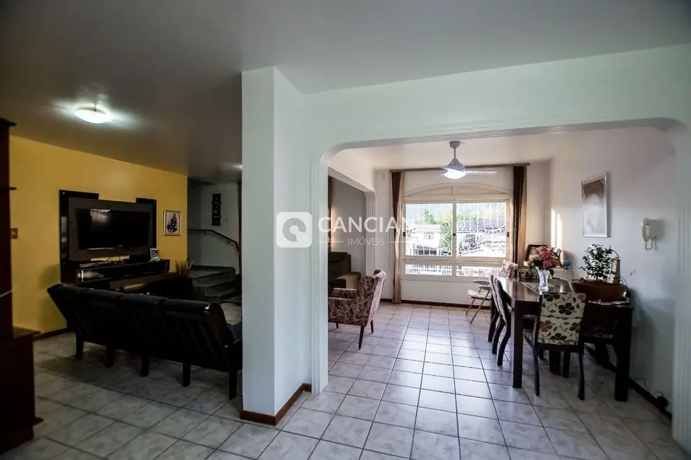 Casa com 3 quartos à venda, 300m2 em Nossa Senhora do Perpétuo Socorro, Santa Maria - RS - imagem 7 Foto 7 de Casa com 3 quartos à venda, 300m2 em Nossa Senhora do Perpétuo Socorro, Santa Maria - RS