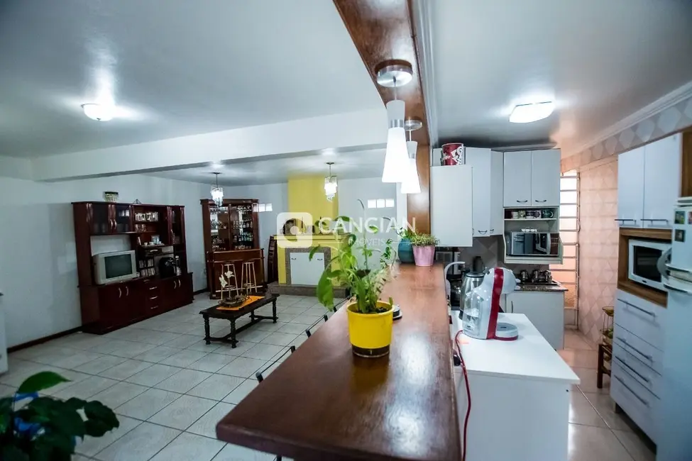 Casa com 3 quartos à venda, 300m2 em Nossa Senhora do Perpétuo Socorro, Santa Maria - RS - imagem 4 Foto 4 de Casa com 3 quartos à venda, 300m2 em Nossa Senhora do Perpétuo Socorro, Santa Maria - RS