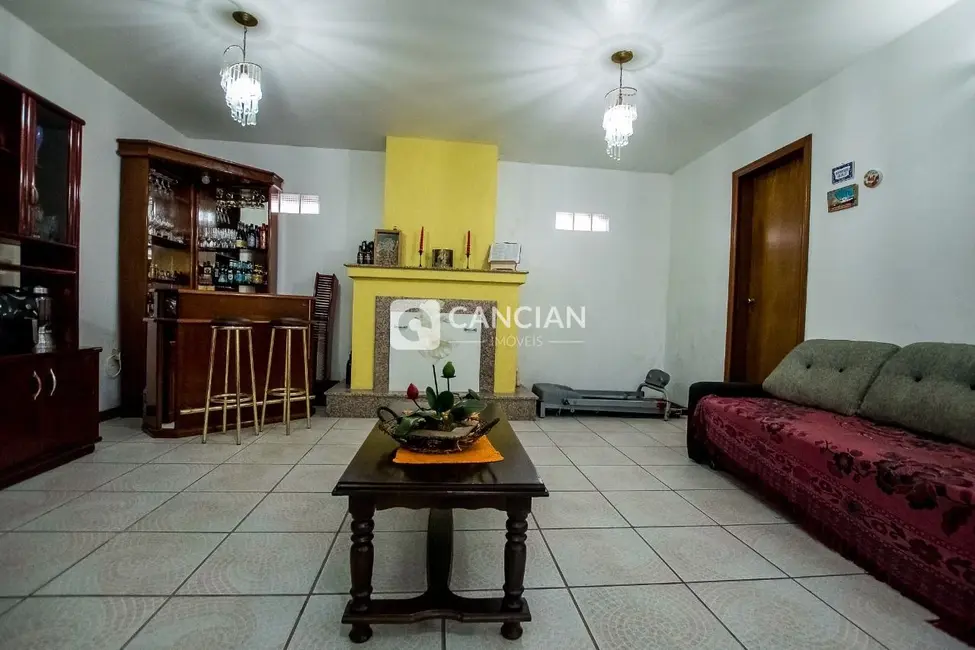 Casa com 3 quartos à venda, 300m2 em Nossa Senhora do Perpétuo Socorro, Santa Maria - RS - imagem 3 Foto 3 de Casa com 3 quartos à venda, 300m2 em Nossa Senhora do Perpétuo Socorro, Santa Maria - RS