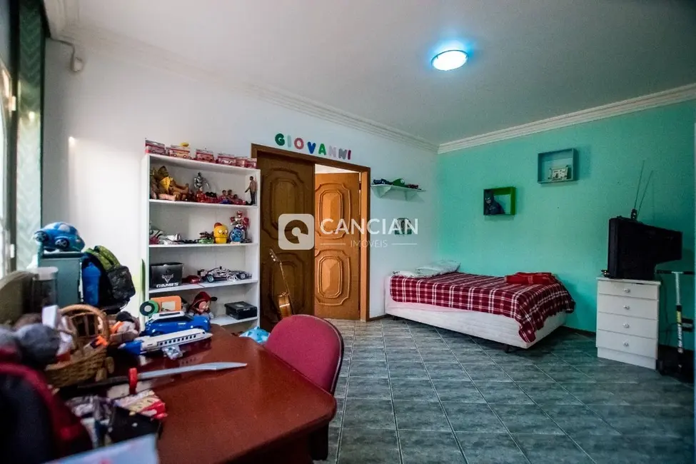 Casa com 3 quartos à venda, 300m2 em Nossa Senhora do Perpétuo Socorro, Santa Maria - RS - imagem 9 Foto 9 de Casa com 3 quartos à venda, 300m2 em Nossa Senhora do Perpétuo Socorro, Santa Maria - RS
