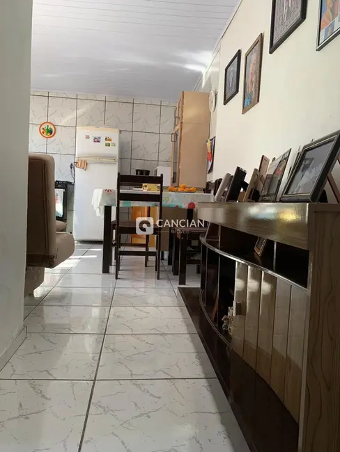 Casa com 4 quartos à venda, 150m2 em Camobi, Santa Maria - RS - imagem 4 Foto 4 de Casa com 4 quartos à venda, 150m2 em Camobi, Santa Maria - RS