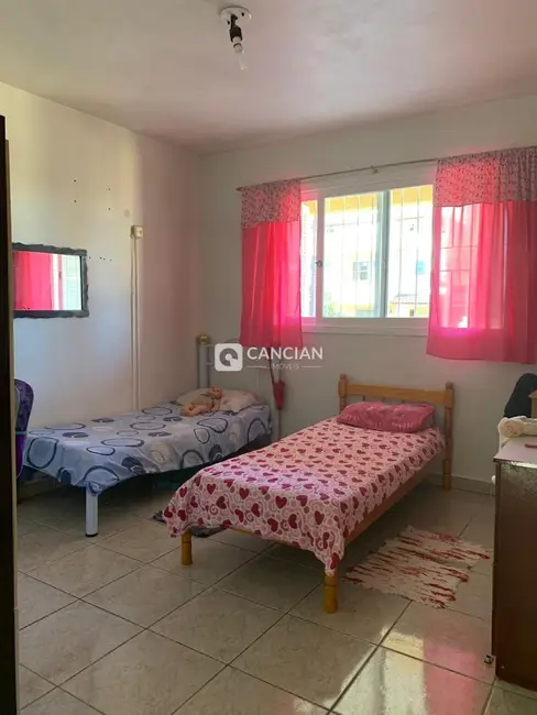 Casa com 4 quartos à venda, 150m2 em Camobi, Santa Maria - RS - imagem 6 Foto 6 de Casa com 4 quartos à venda, 150m2 em Camobi, Santa Maria - RS