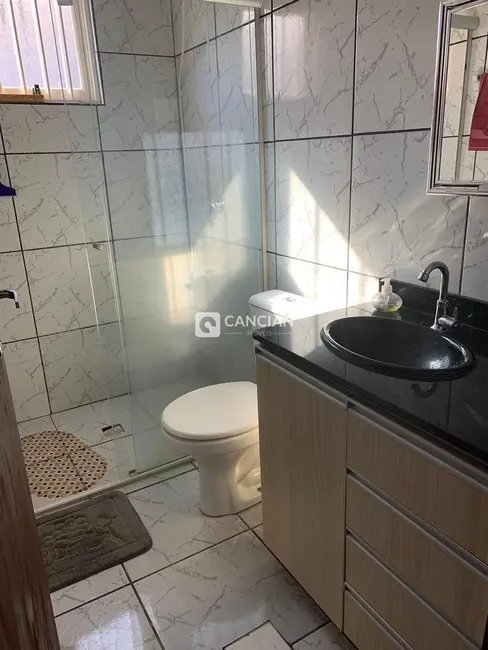 Casa com 4 quartos à venda, 150m2 em Camobi, Santa Maria - RS - imagem 8 Foto 8 de Casa com 4 quartos à venda, 150m2 em Camobi, Santa Maria - RS
