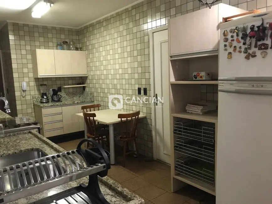 Apartamento com 4 quartos à venda, 168m2 em Nossa Senhora de Fátima, Santa Maria - RS - imagem 9 Foto 9 de Apartamento com 4 quartos à venda, 168m2 em Nossa Senhora de Fátima, Santa Maria - RS