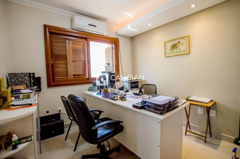 Casa com 3 quartos à venda, 268m2 em Camobi, Santa Maria - RS - imagem 3 Foto 3 de Casa com 3 quartos à venda, 268m2 em Camobi, Santa Maria - RS