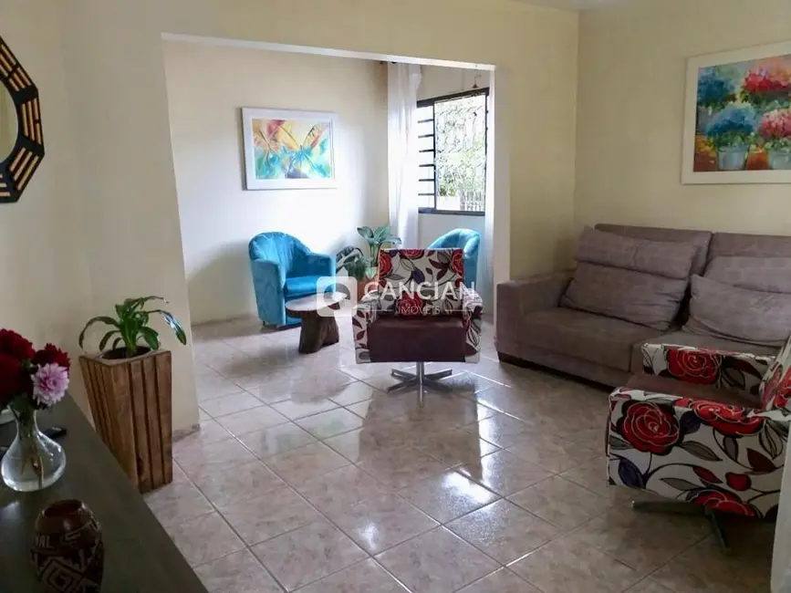 Foto 2 de Casa com 4 quartos à venda, 193m2 em São João, Santa Maria - RS