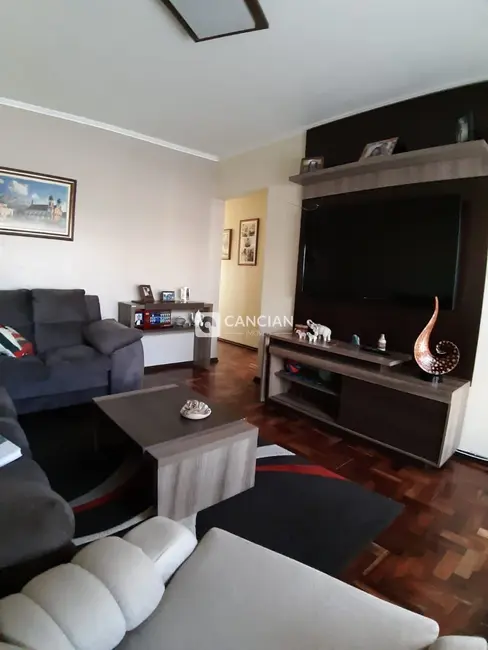 Casa com 4 quartos à venda, 180m2 em Carolina, Santa Maria - RS - imagem 2 Foto 2 de Casa com 4 quartos à venda, 180m2 em Carolina, Santa Maria - RS