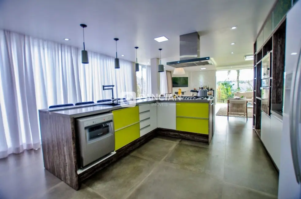 Casa com 3 quartos à venda, 230m2 em Centro, Itaara - RS - imagem 7 Foto 7 de Casa com 3 quartos à venda, 230m2 em Centro, Itaara - RS