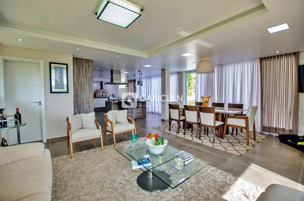 Casa com 3 quartos à venda, 230m2 em Centro, Itaara - RS - imagem 3 Foto 3 de Casa com 3 quartos à venda, 230m2 em Centro, Itaara - RS