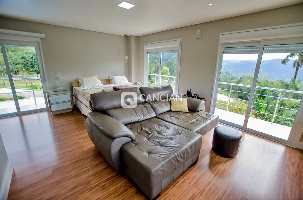 Casa com 3 quartos à venda, 230m2 em Centro, Itaara - RS - imagem 8 Foto 8 de Casa com 3 quartos à venda, 230m2 em Centro, Itaara - RS