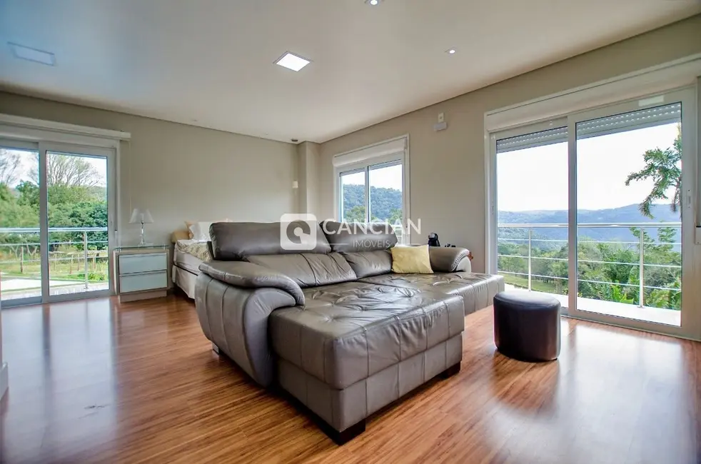 Casa com 3 quartos à venda, 230m2 em Centro, Itaara - RS - imagem 9 Foto 9 de Casa com 3 quartos à venda, 230m2 em Centro, Itaara - RS