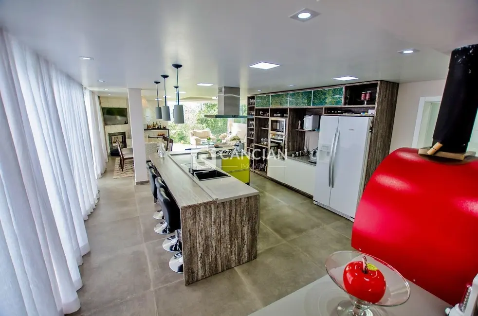 Casa com 3 quartos à venda, 230m2 em Centro, Itaara - RS - imagem 4 Foto 4 de Casa com 3 quartos à venda, 230m2 em Centro, Itaara - RS