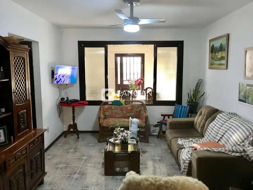 Casa com 5 quartos à venda, 203m2 em Centro, Santa Maria - RS - imagem 2 Foto 2 de Casa com 5 quartos à venda, 203m2 em Centro, Santa Maria - RS