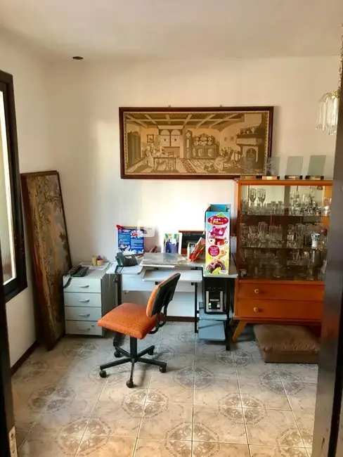 Casa com 5 quartos à venda, 203m2 em Centro, Santa Maria - RS - imagem 6 Foto 6 de Casa com 5 quartos à venda, 203m2 em Centro, Santa Maria - RS