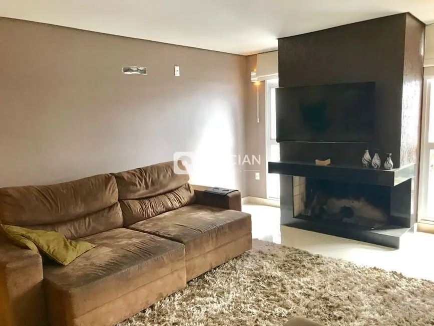 Casa com 4 quartos à venda, 320m2 em Nossa Senhora de Lourdes, Santa Maria - RS - imagem 8 Foto 8 de Casa com 4 quartos à venda, 320m2 em Nossa Senhora de Lourdes, Santa Maria - RS