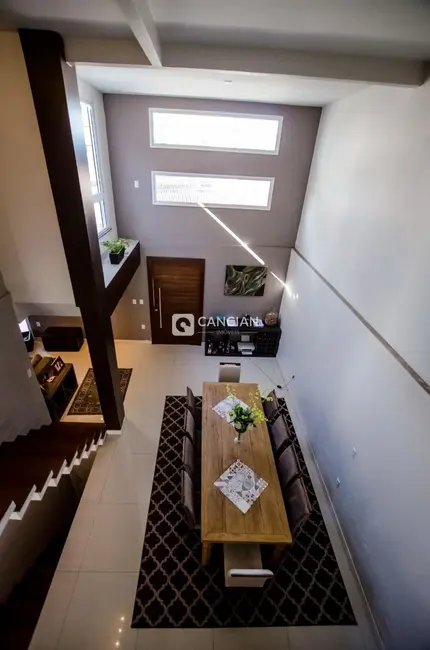 Casa com 4 quartos à venda, 320m2 em Nossa Senhora de Lourdes, Santa Maria - RS - imagem 9 Foto 9 de Casa com 4 quartos à venda, 320m2 em Nossa Senhora de Lourdes, Santa Maria - RS
